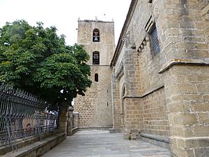 Archivo:Barco de Ávila - Iglesia - Torre