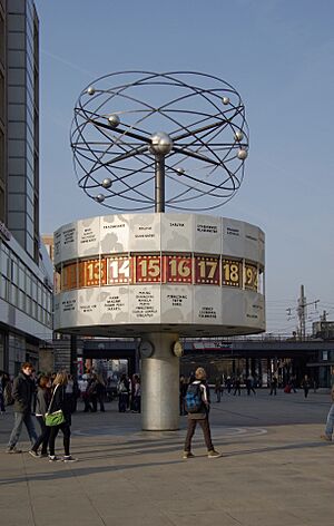 Archivo:Berlin Alexanderplatz BW 2