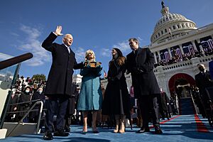 Archivo:Biden takes presidential oath of office, 2021 (50911775498)