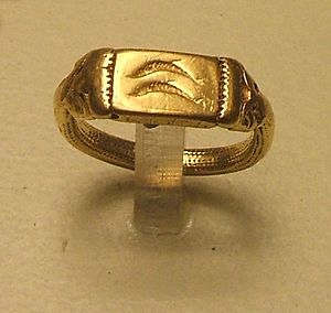 Archivo:Cádiz anillo fenicio de Casa del Obispo