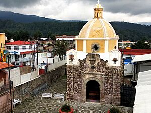 Archivo:Capilla del Santísimo-San lorenzo Acopilco