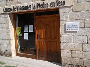 Archivo:Centro de Visitantes la Piedra en Seco