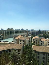 Archivo:De Neve and Dykstra Hall UCLA