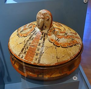 Archivo:Dish with parrot effigy lid, Maya, Guatemala, Holmul, Group II, Building B, Early Classic, 350-500 AD, ceramic - Meso-American collection - Peabody Museum, Harvard University - DSC05926