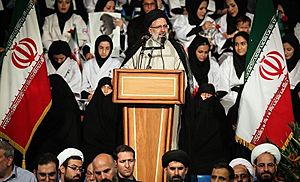 Archivo:Ebrahim Raisi presidential campaign rally in Tehran, 29 April 2017 23