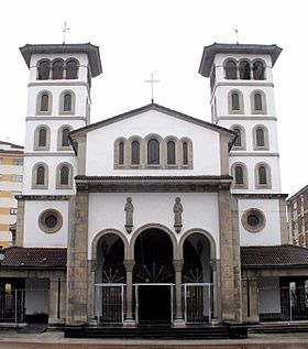 El Entrego (San Martín del Rey Aurelio) - Iglesia de San Andres 00.jpg