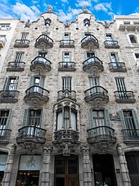 Archivo:Gaudí Calvet
