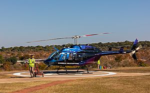 Archivo:Helicóptero BELL 206L-3 LongRanger, Victoria Falls, Zimbabue, 2018-07-27, DD 01