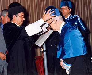 Archivo:Investidura DHC de Eugenio Morales Agacino (1998)