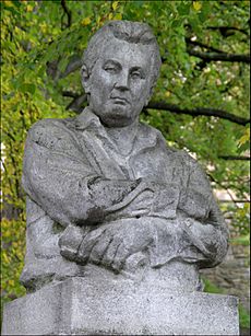 Archivo:Jaroslav Hasek - pomnik v Lipnici nad Sazavou - detail
