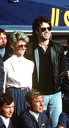 Archivo:John Travolta and Olivia Newton-John