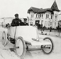 Archivo:Léon Serpollet vainqueur de sa troisième Coupe Rotschid, à Nice (1903)
