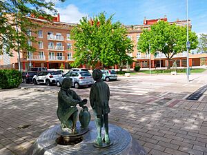 Archivo:La Cistérniga - Plaza de la Cruz 3