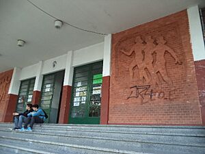 Archivo:Liceo Manuel Rosé de Las Piedras. Ubicada en el departamento de Canelones