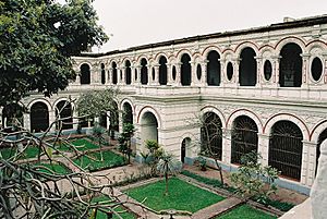 Archivo:Lima Convento San Francisco Courtyard