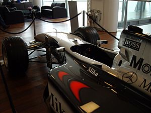 Archivo:McLaren Mercedes F1 Car