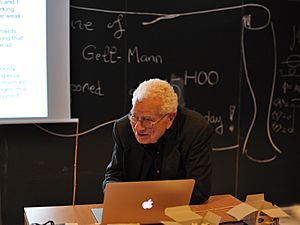Archivo:Murray Gell-Mann at Lection (big)