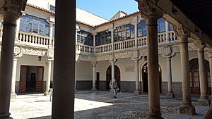 Archivo:Palacio de Polentinos-patio renacentista