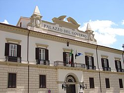 Palazzo del governo - Cosenza.jpg