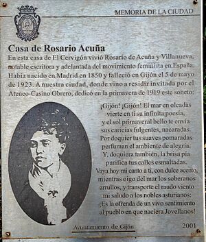 Archivo:Placa en la casa de Rosario Acuña en El Cervigón (Gijón)