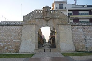 Archivo:Puerta Mar