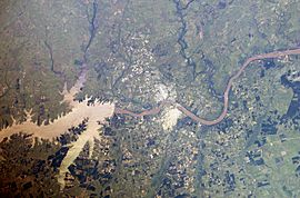 Represa Salto Grande - satellite image.JPG