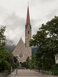 Archivo:Schaan, die Pfarrkirche Sankt Laurentius foto5 2014-07-21 09.45
