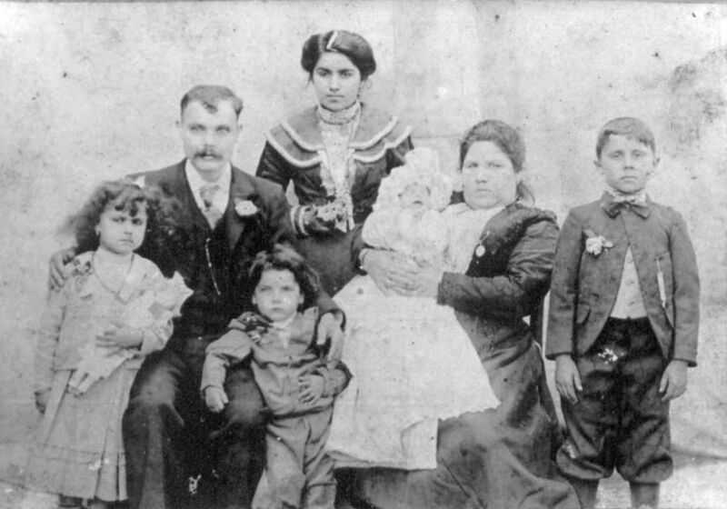Sephardi Jew family Argentina (cr)