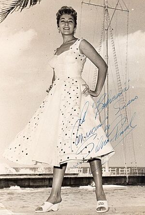 Archivo:Silvia Pinal, c. 1955 (cropped)