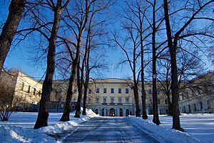 Archivo:Slott noreg bak 1