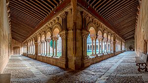 Archivo:Soria 2021 - claustro