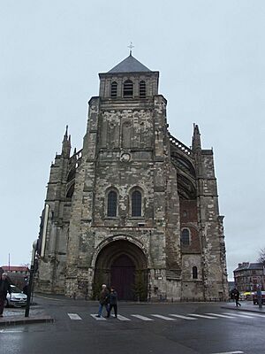 Archivo:St quentin Basilica 001