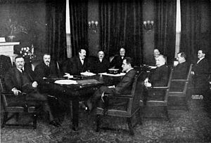 Archivo:Theodore Roosevelt outgoing cabinet