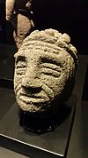Archivo:Trophy-head. Museo del Jade. Costa Rica