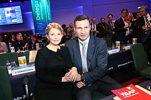 Archivo:Tymoshenko and Klitschko EPP Dublin Congress 2014