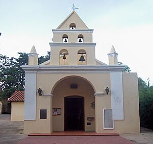 Archivo:Valle Hermoso Frente de la Iglesia de San Antonio