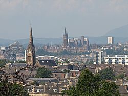 Archivo:View of Glasgow from Queens Park