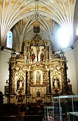 Archivo:Vitoria - Convento Santa Cruz 3