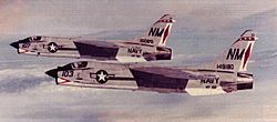 Archivo:Vought F-8J Crusaders of VF-191 in flight, circa in 1972