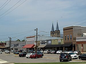 Archivo:300s 1st Avenue SE Cullman July 2012
