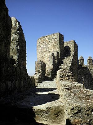 Archivo:Castillo de Burguillos del Cerro 07