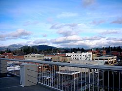 Archivo:City of Coeur d'Alene, from a rooftop, 2006