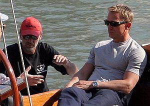 Archivo:Daniel Craig on Venice yacht crop w Wilson