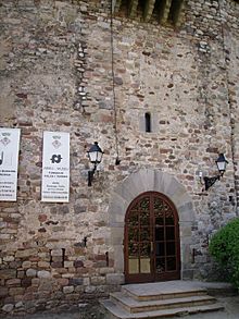 Archivo:Entrada al castell de Plegamans
