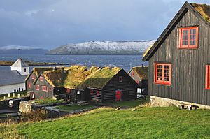 Archivo:Faroe Islands, Streymoy, Kirkjubøur (1)