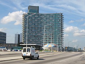Archivo:Hotel Habana Riviera