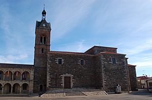 Archivo:Igrexa de San Pedro de Carbajales de Alba