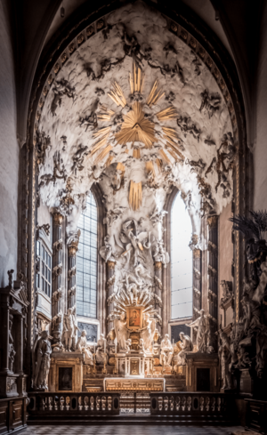 Archivo:Interior de San Miguel, Viena