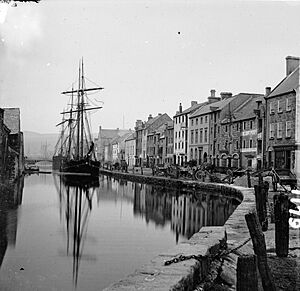 Archivo:Merchants Quay, Newry