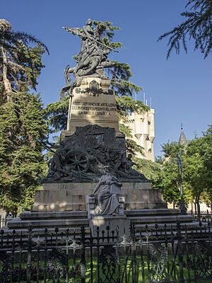 Archivo:Monumento a los Héroes del 2 de Mayo (9)